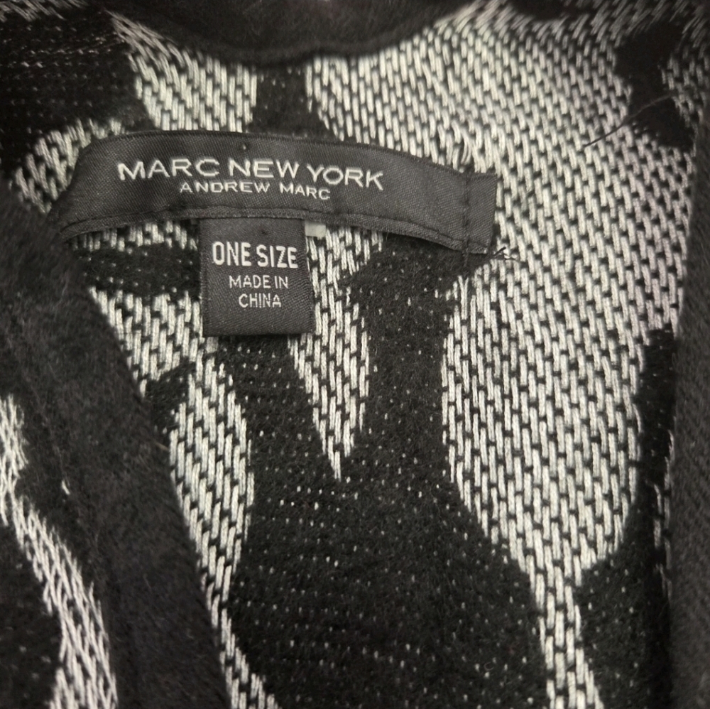 Marc New York Andrew Marc Black Gray Floral Knit Poncho Cape Wrap One Size - Picture 3 of 9